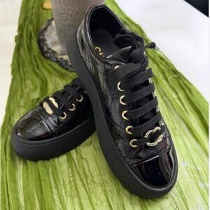 Black Quilted Platform Sneakers Gold Logo Lace Up Patent Toe Luxury Style 8.5